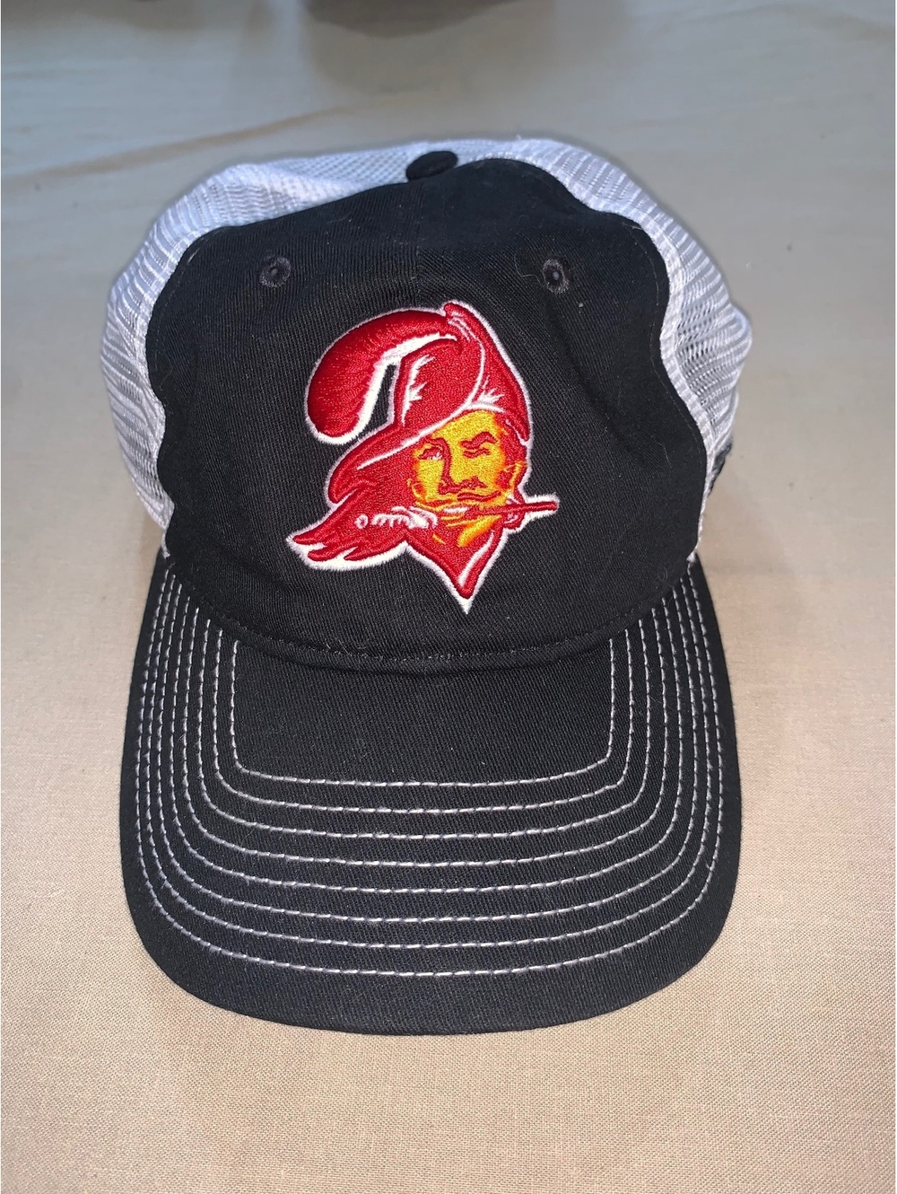NFL Pro Line Tampa Bay Buccaneers mesh trucker cap